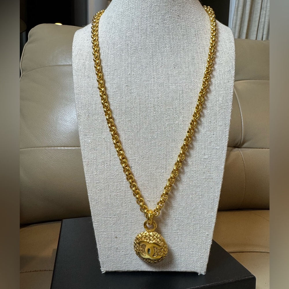 CHANEL Vintage 24k gold plated necklace - Picture 2 of 5